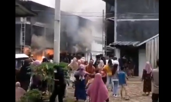 Protes Bau, Warga Padarincang Banten Nekat Bakar Kandang Ayam, 11 Orang Ditangkap